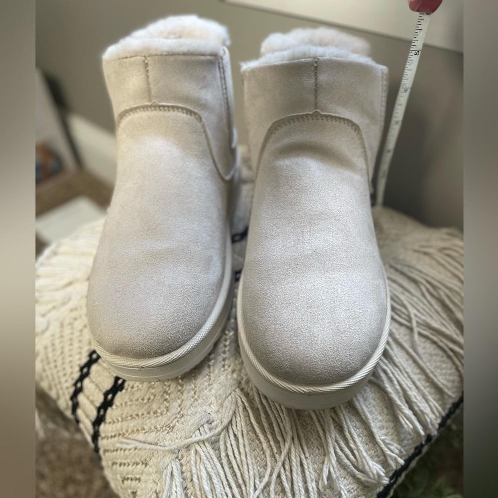 Women’s SHEIN Fleece-Lined Anti-Skid Snow Boots in Cream Beige (US9, CN41)